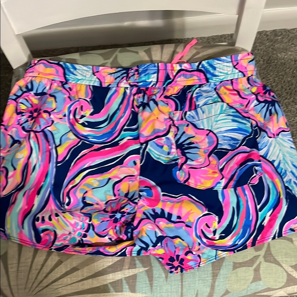 EUC Lilly Pulitzer Pink and Blue Athletic Runaround Shorts - Picture 6 of 7